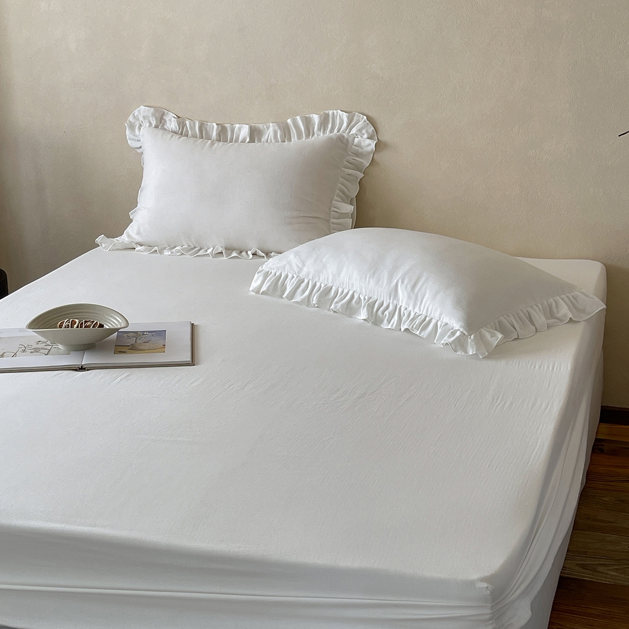 91家纺网 家纺一手货源 找家纺 三味舒屋 2025新款花边美学全棉双层纱单品单床笠 云舒白