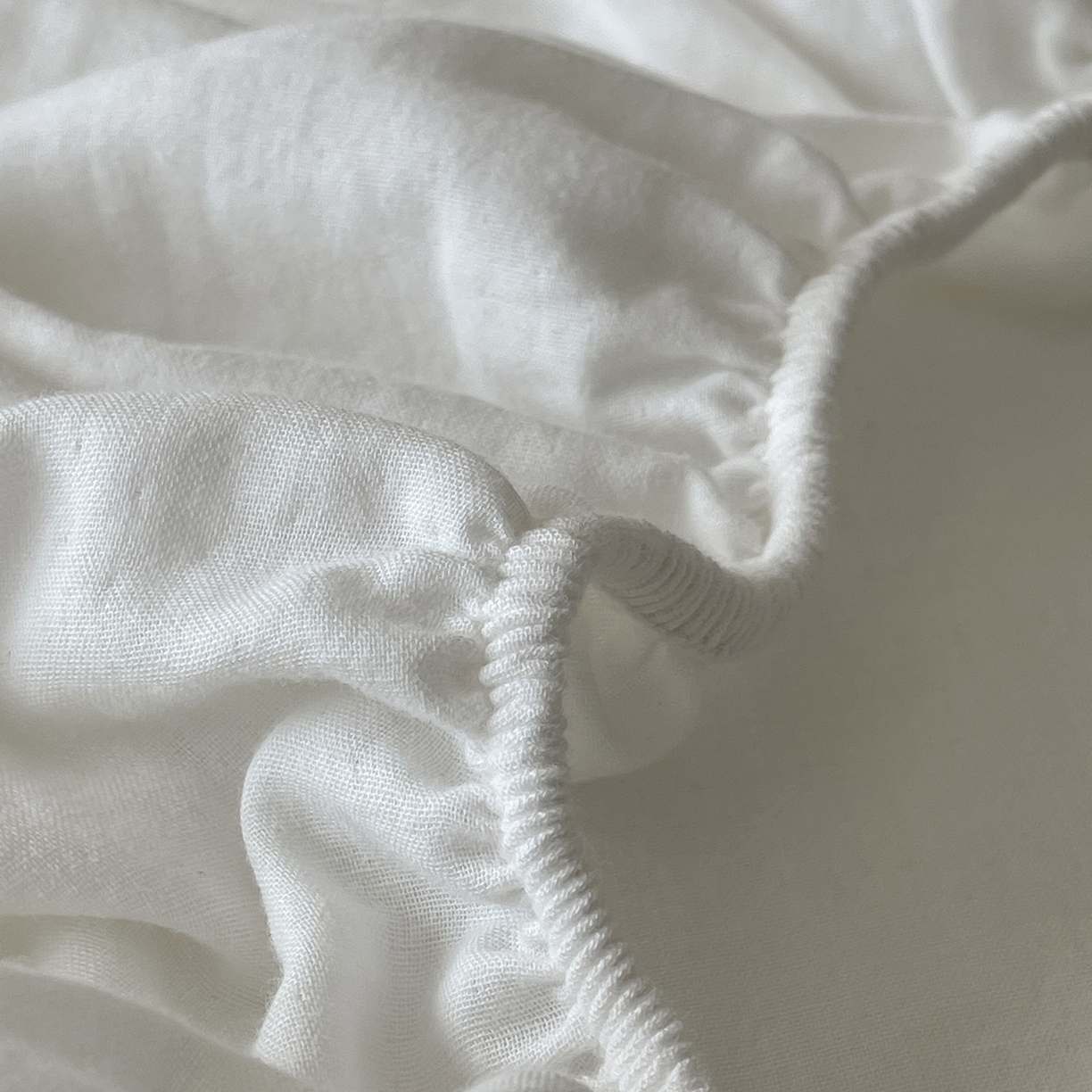 91家纺网 家纺一手货源 找家纺 三味舒屋 2025新款花边美学全棉双层纱单品单床笠 云舒白