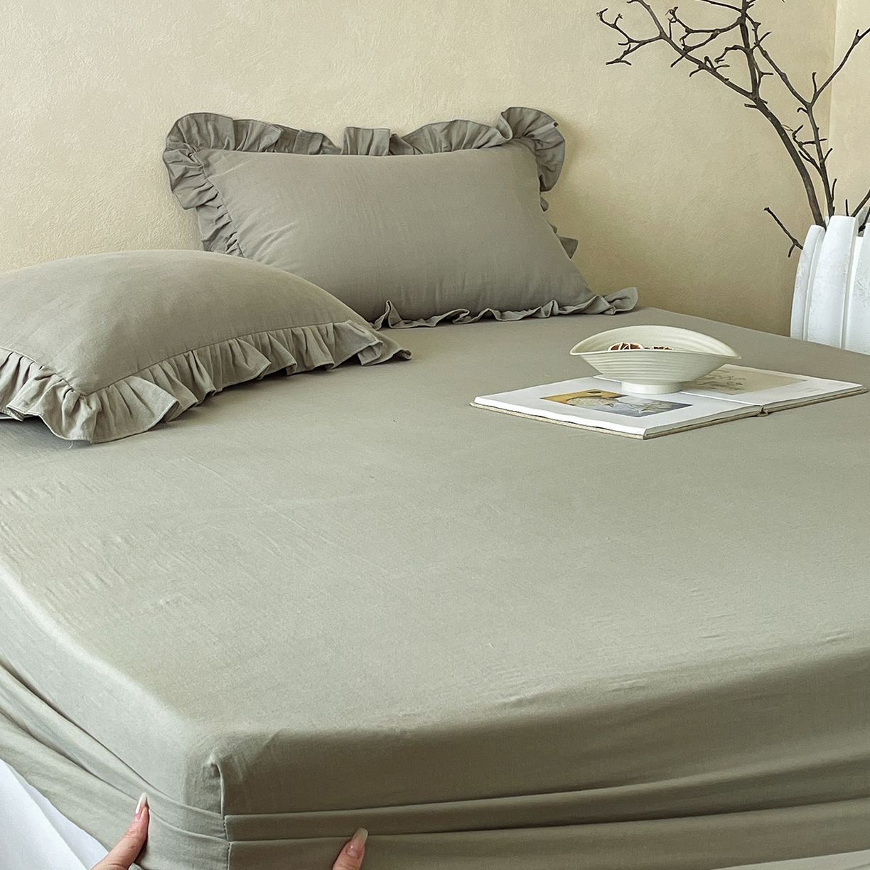 91家纺网 家纺一手货源 找家纺 三味舒屋 2025新款花边美学全棉双层纱单品单床笠 烟波绿