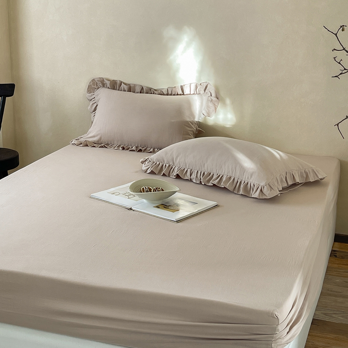 91家纺网 家纺一手货源 找家纺 三味舒屋 2025新款花边美学全棉双层纱单品单床笠 复古棕