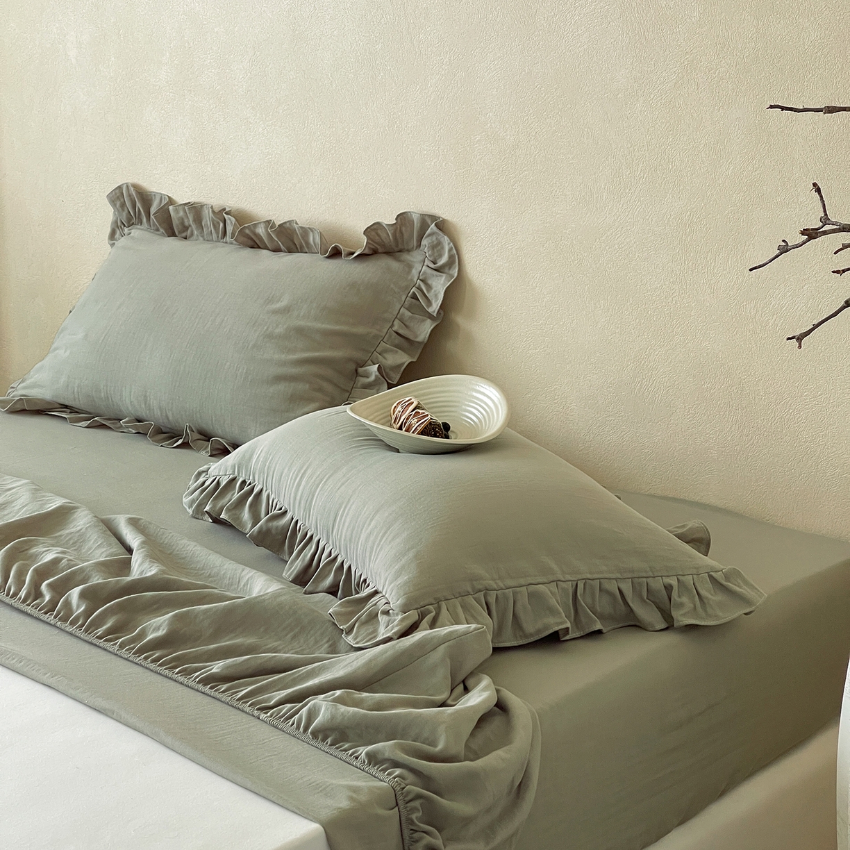 91家纺网 家纺一手货源 找家纺 三味舒屋 2025新款花边美学全棉双层纱单品单床笠 烟波绿