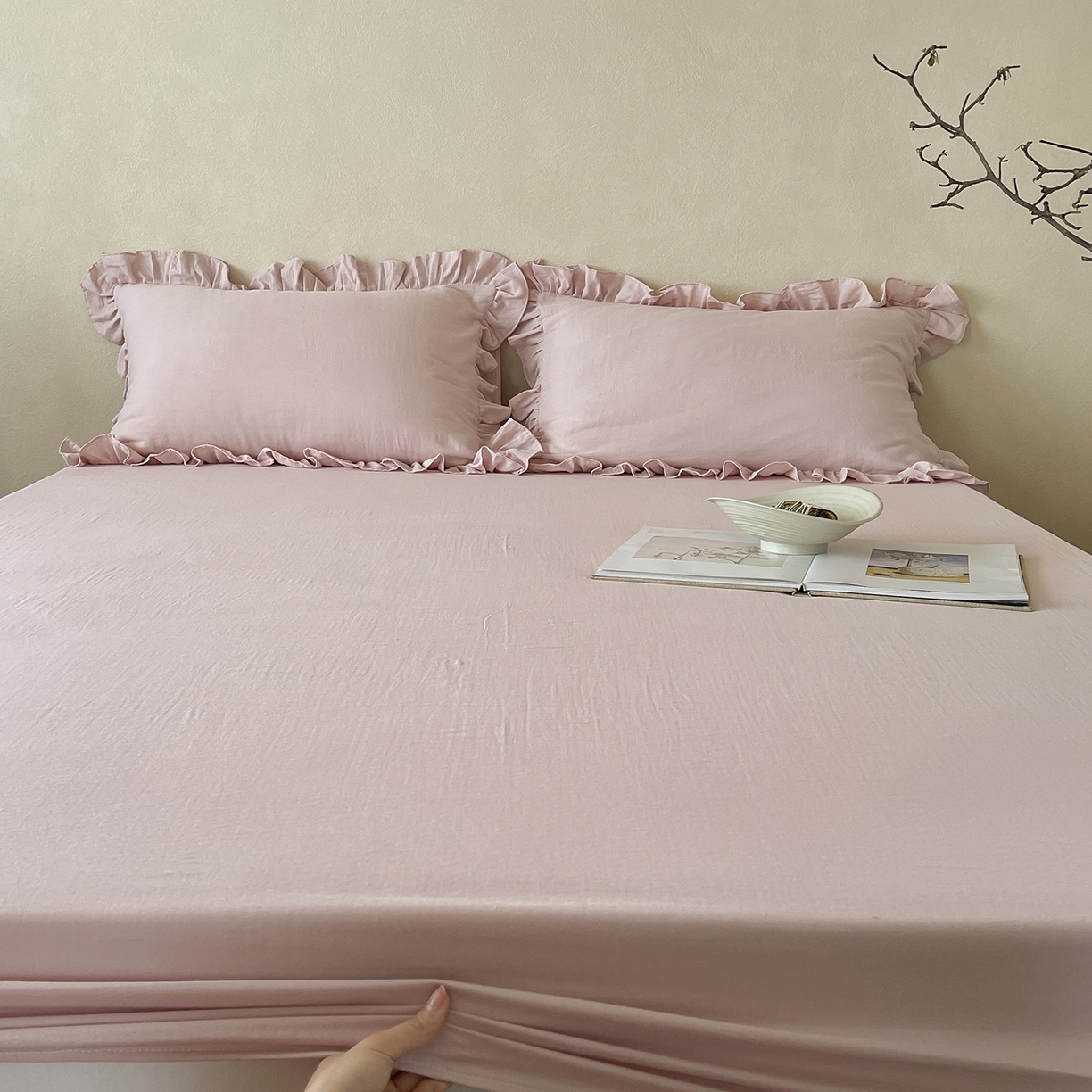 91家纺网 家纺一手货源 找家纺 三味舒屋 2025新款花边美学全棉双层纱单品单床笠 粉茶花