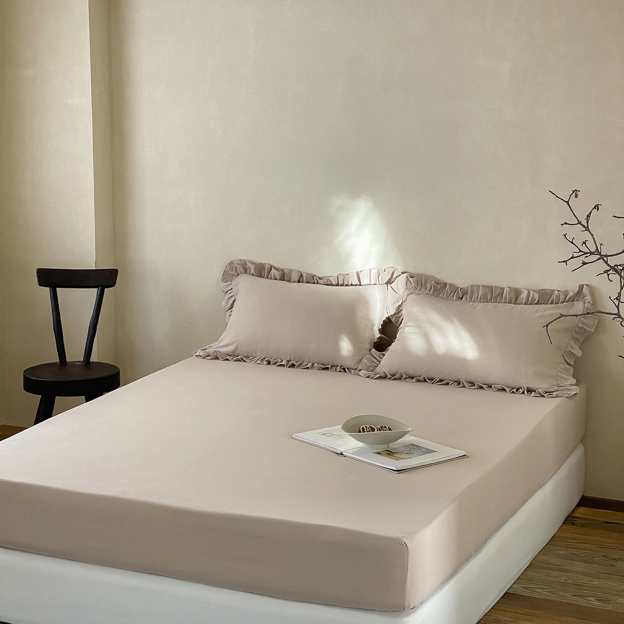 91家纺网 家纺一手货源 找家纺 三味舒屋 2025新款花边美学全棉双层纱单品单床笠 复古棕