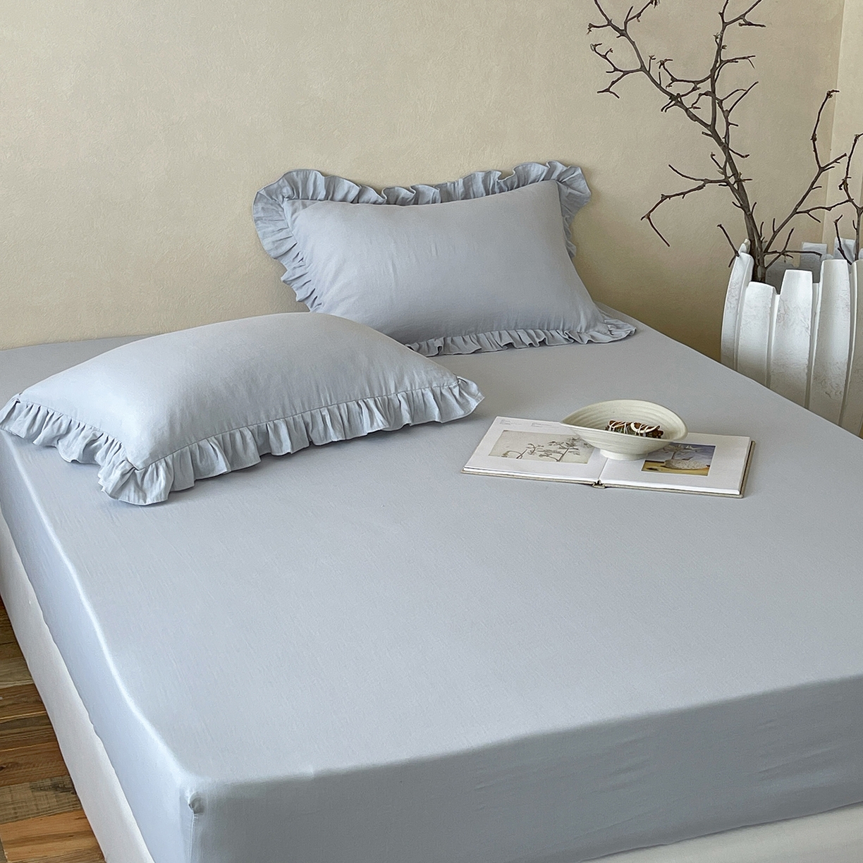 91家纺网 家纺一手货源 找家纺 三味舒屋 2025新款花边美学全棉双层纱单品单床笠 海岛迷雾