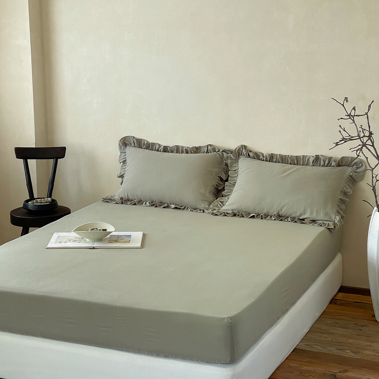 91家纺网 家纺一手货源 找家纺 三味舒屋 2025新款花边美学全棉双层纱单品单床笠 烟波绿