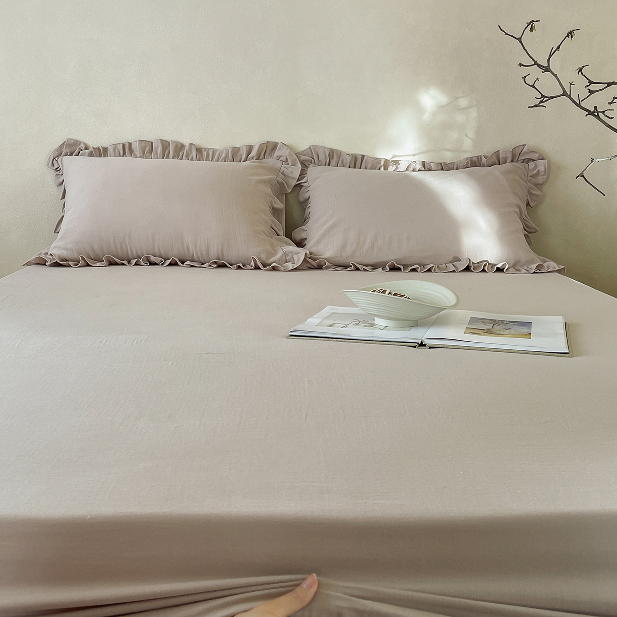 91家纺网 家纺一手货源 找家纺 三味舒屋 2025新款花边美学全棉双层纱单品单床笠 复古棕