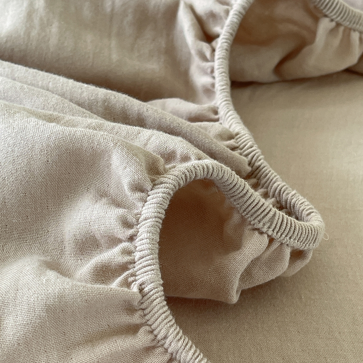 91家纺网 家纺一手货源 找家纺 三味舒屋 2025新款花边美学全棉双层纱单品单床笠 复古棕