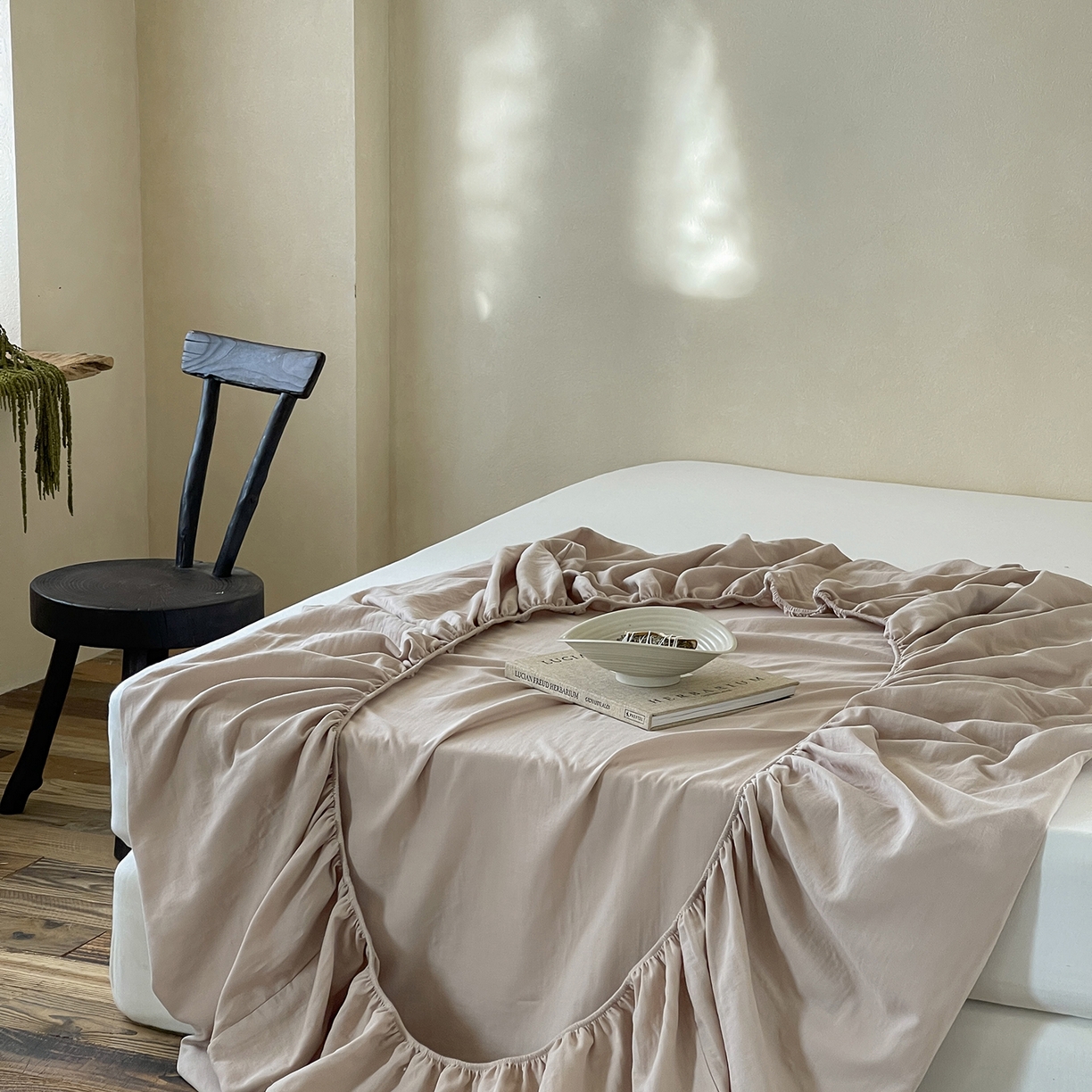 91家纺网 家纺一手货源 找家纺 三味舒屋 2025新款花边美学全棉双层纱单品单床笠 复古棕