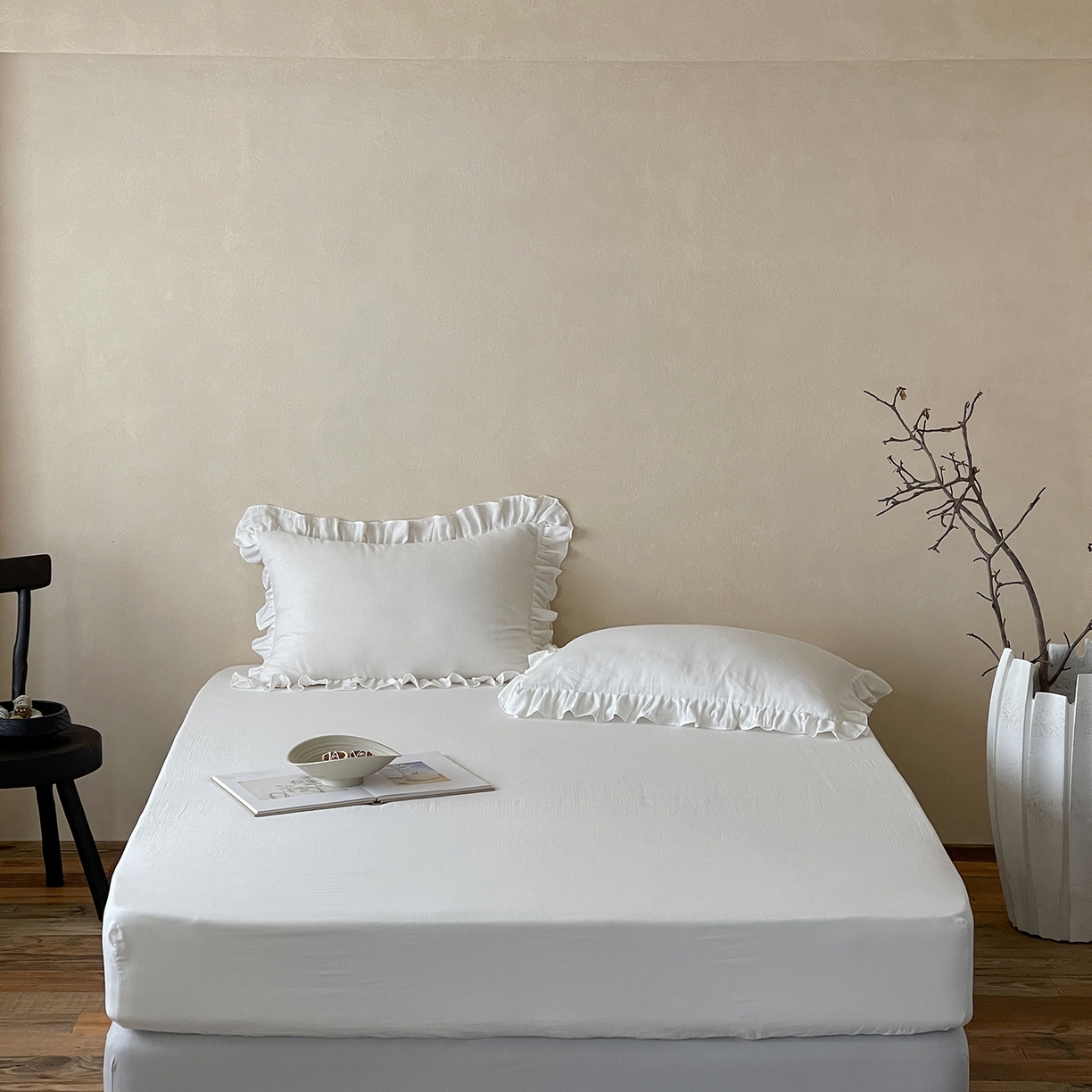 91家纺网 家纺一手货源 找家纺 三味舒屋 2025新款花边美学全棉双层纱单品单床笠 云舒白