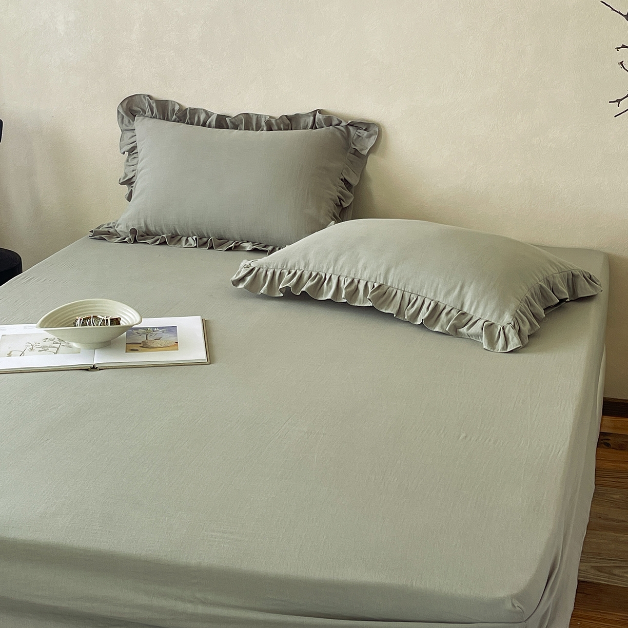 91家纺网 家纺一手货源 找家纺 三味舒屋 2025新款花边美学全棉双层纱单品单床笠 烟波绿