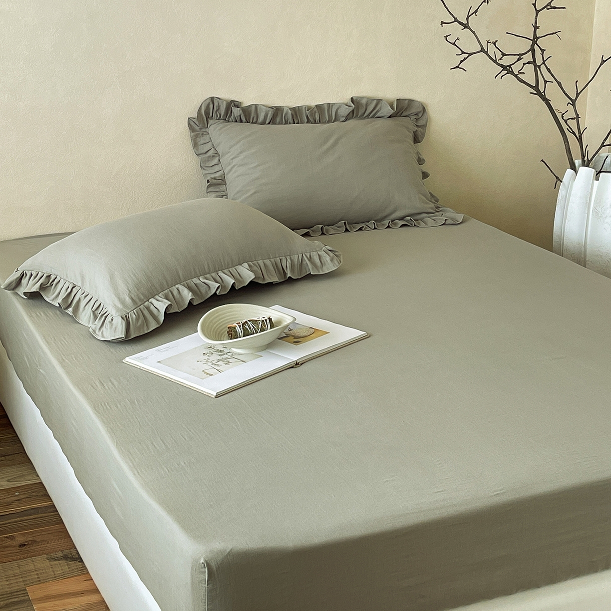 91家纺网 家纺一手货源 找家纺 三味舒屋 2025新款花边美学全棉双层纱单品单床笠 烟波绿