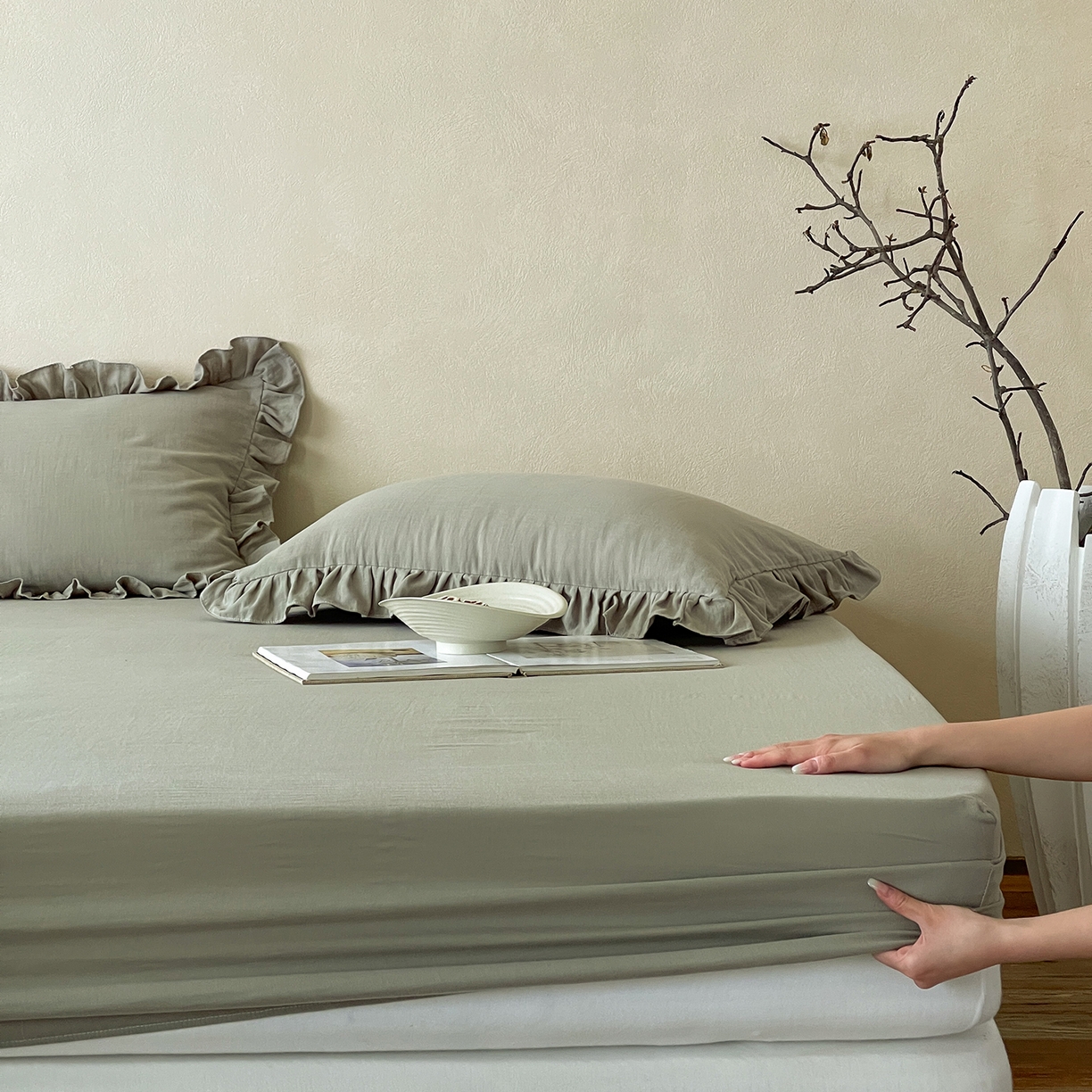 91家纺网 家纺一手货源 找家纺 三味舒屋 2025新款花边美学全棉双层纱单品单床笠 烟波绿