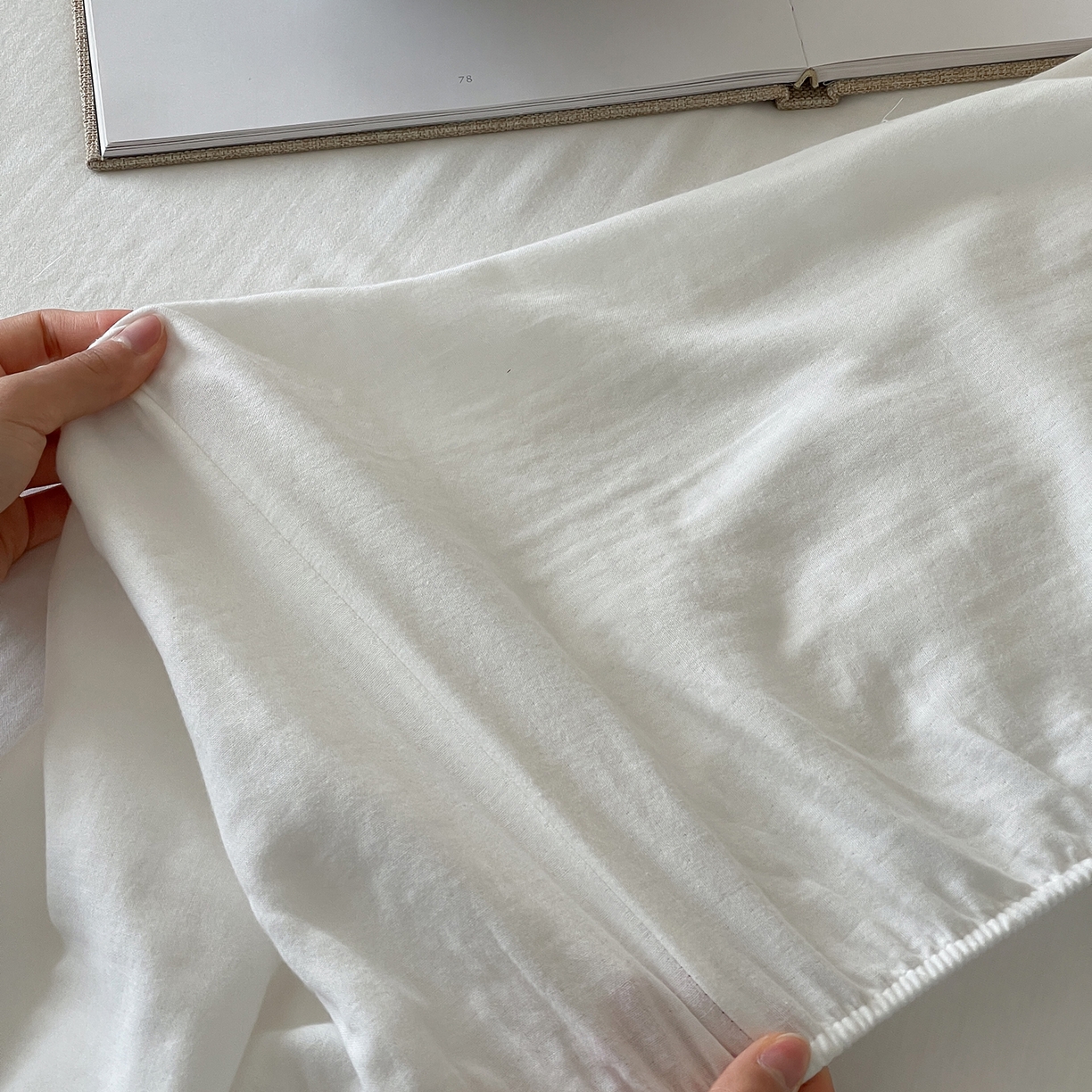 91家纺网 家纺一手货源 找家纺 三味舒屋 2025新款花边美学全棉双层纱单品单床笠 云舒白