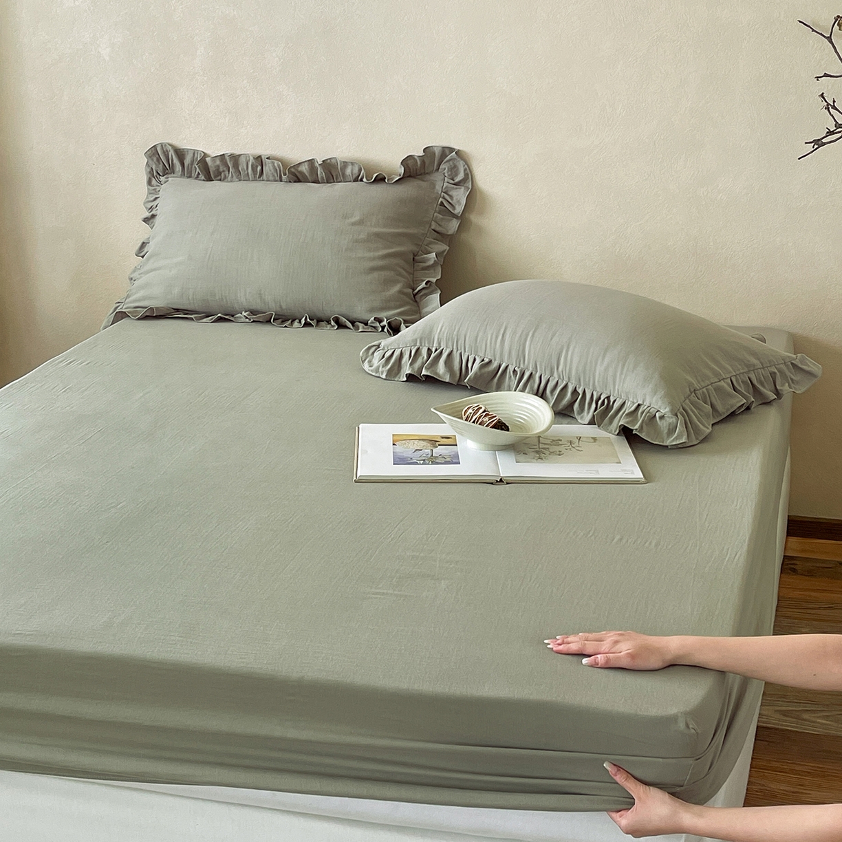 91家纺网 家纺一手货源 找家纺 三味舒屋 2025新款花边美学全棉双层纱单品单床笠 烟波绿