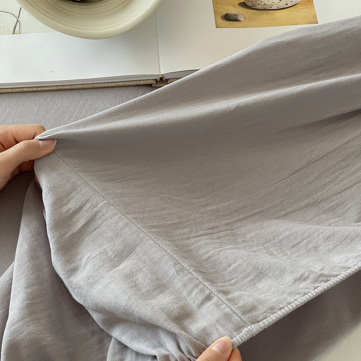 91家纺网 家纺一手货源 找家纺 三味舒屋 2025新款花边美学全棉双层纱单品单床笠 浅花灰