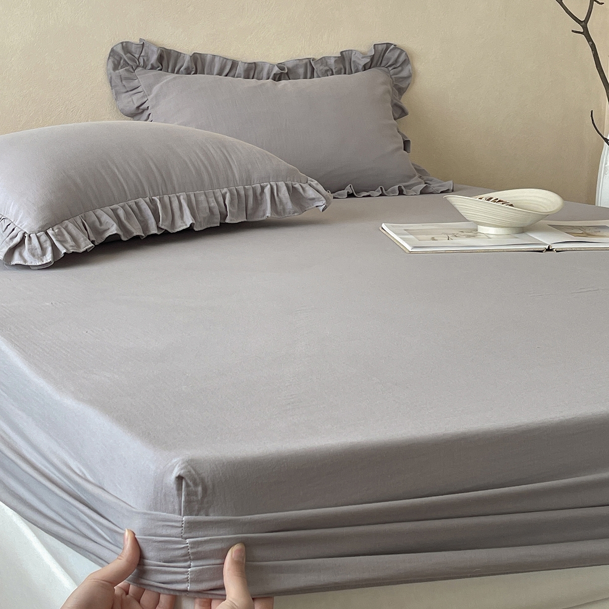 91家纺网 家纺一手货源 找家纺 三味舒屋 2025新款花边美学全棉双层纱单品单床笠 浅花灰