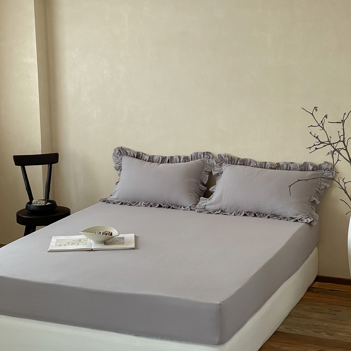 91家纺网 家纺一手货源 找家纺 三味舒屋 2025新款花边美学全棉双层纱单品单床笠 浅花灰