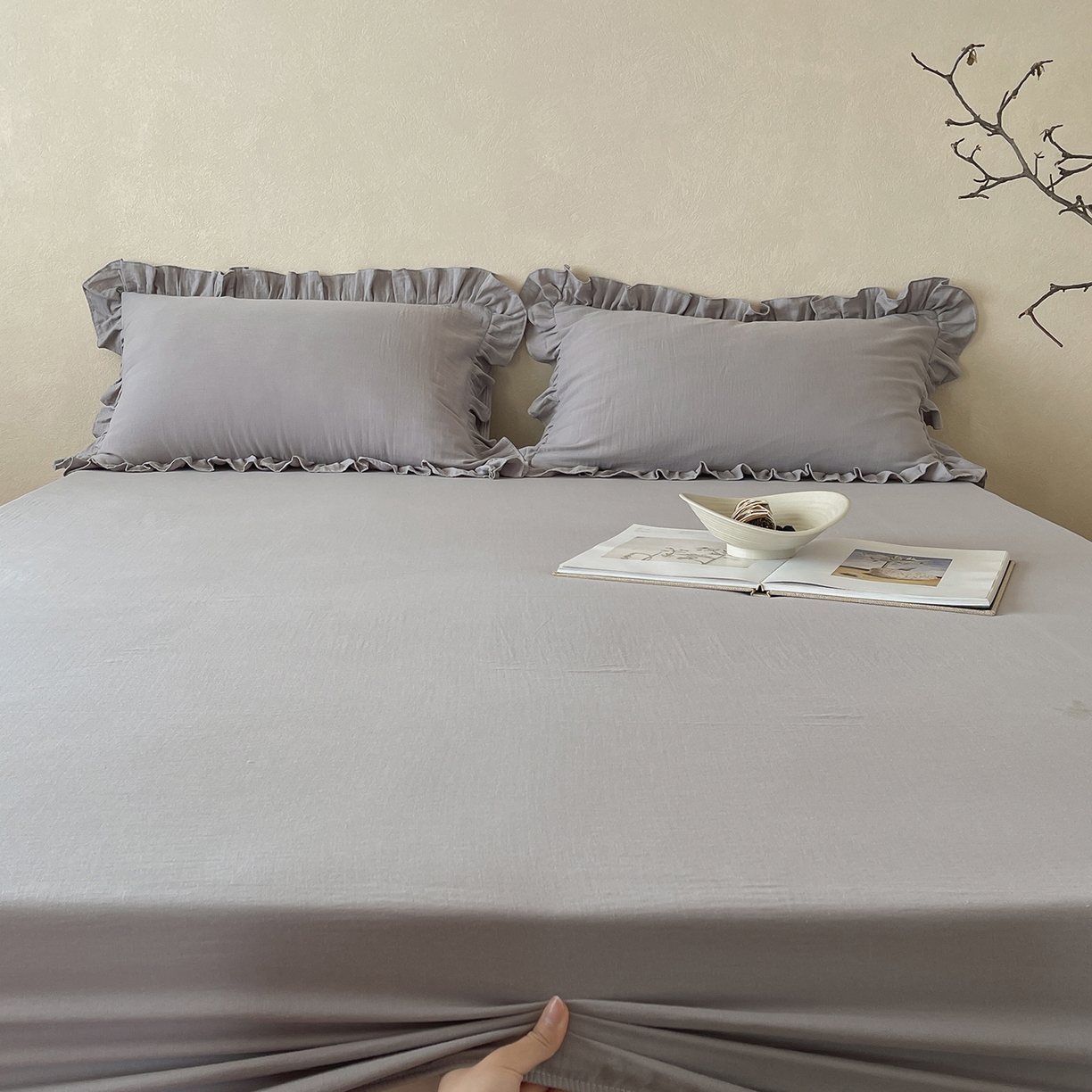 91家纺网 家纺一手货源 找家纺 三味舒屋 2025新款花边美学全棉双层纱单品单床笠 浅花灰