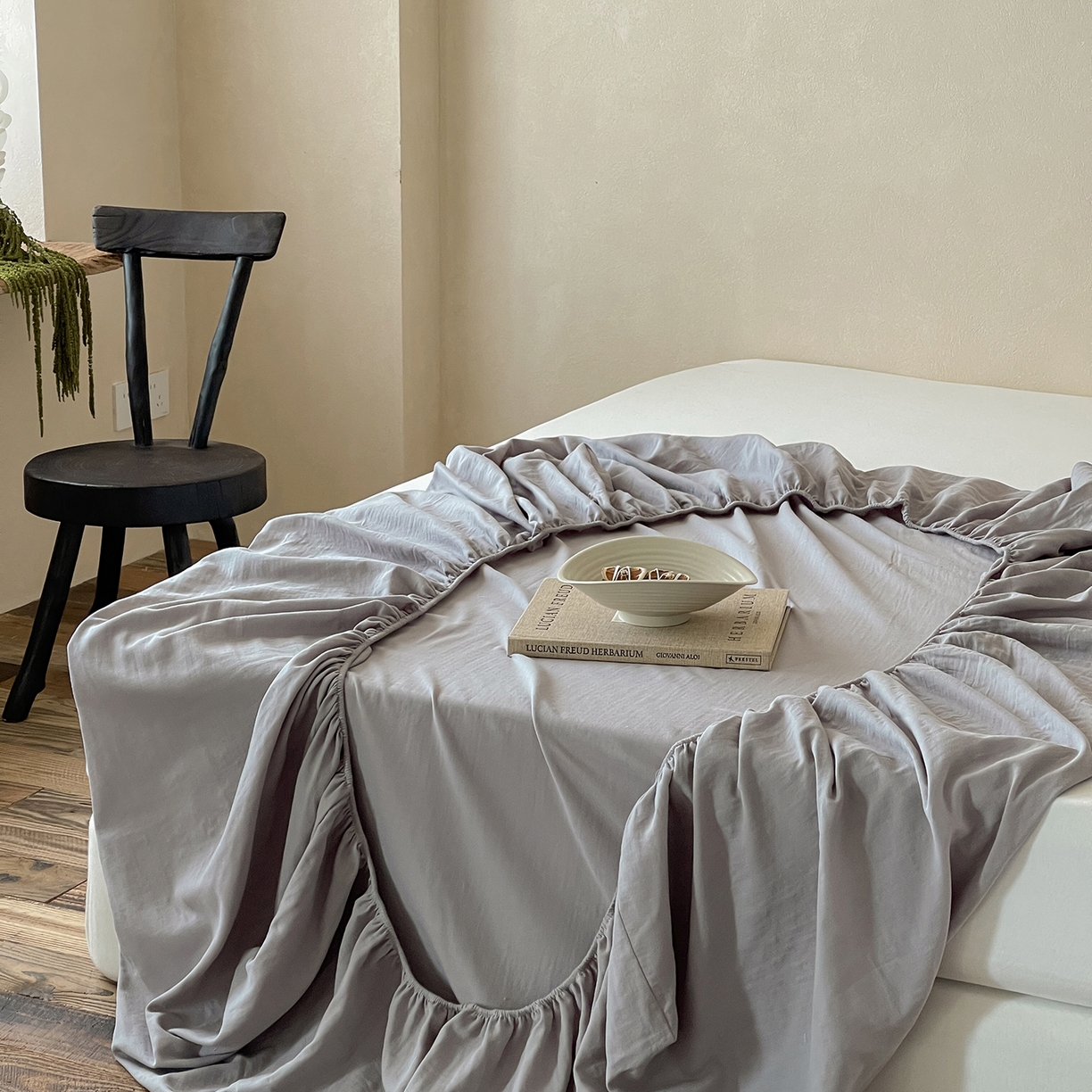 91家纺网 家纺一手货源 找家纺 三味舒屋 2025新款花边美学全棉双层纱单品单床笠 浅花灰