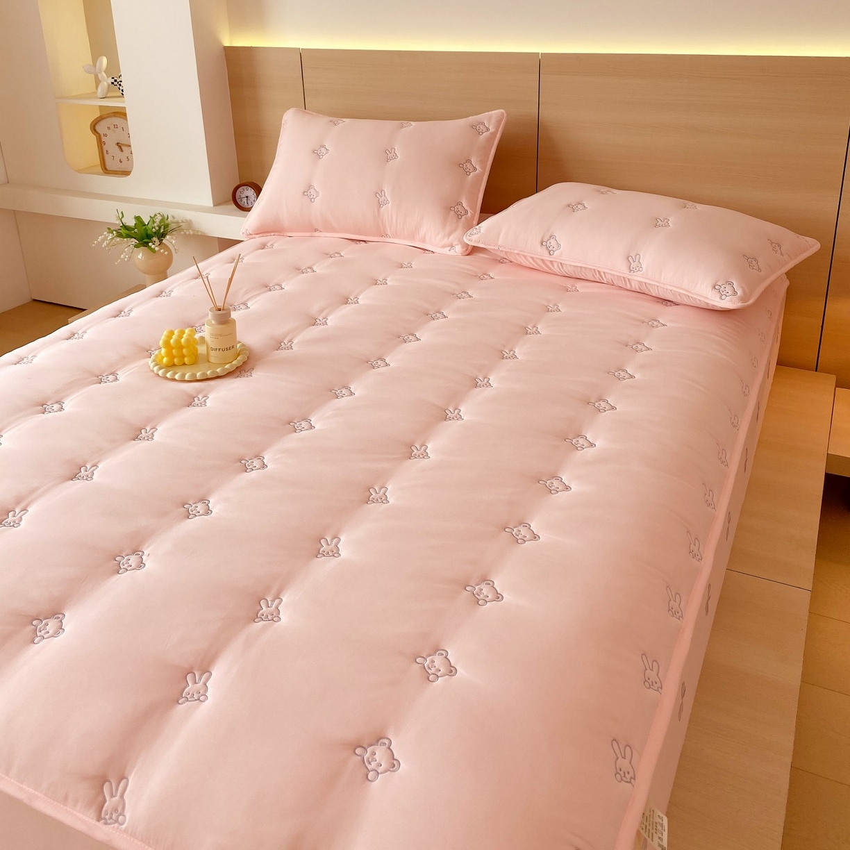 91家纺网 家纺一手货源 找家纺 （总）尊康家纺（原磊科） 2025新款7A抗菌奶昔棉床笠-熊猫兔