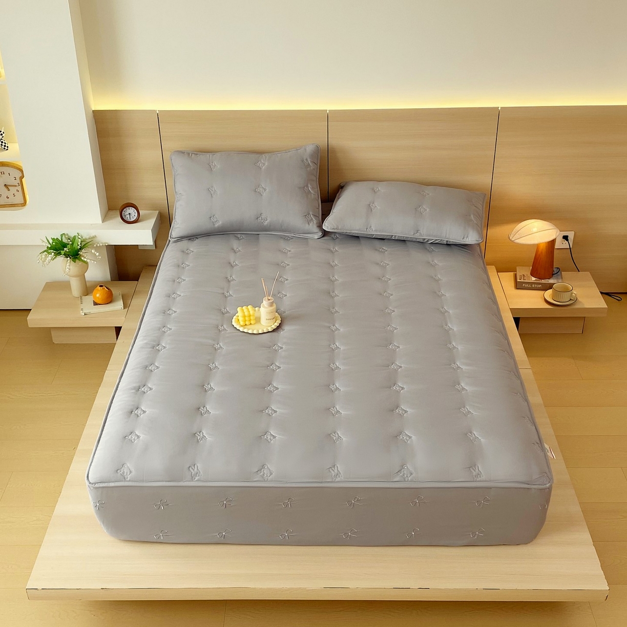 91家纺网 家纺一手货源 找家纺 尊康家纺（原磊科） 2025新款7A抗菌奶昔棉床笠-熊猫兔 熊猫兔-绅士灰