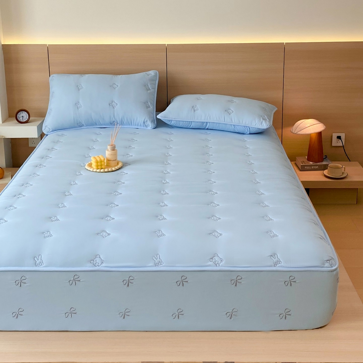 91家纺网 家纺一手货源 找家纺 尊康家纺（原磊科） 2025新款7A抗菌奶昔棉床笠-熊猫兔 熊猫兔-海蓝