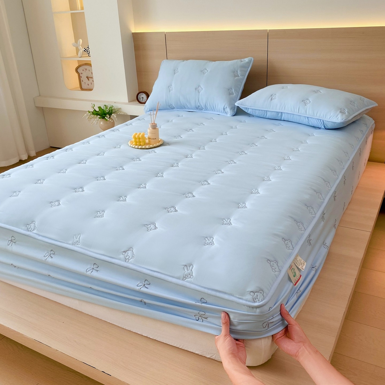 91家纺网 家纺一手货源 找家纺 尊康家纺（原磊科） 2025新款7A抗菌奶昔棉床笠-熊猫兔 熊猫兔-海蓝