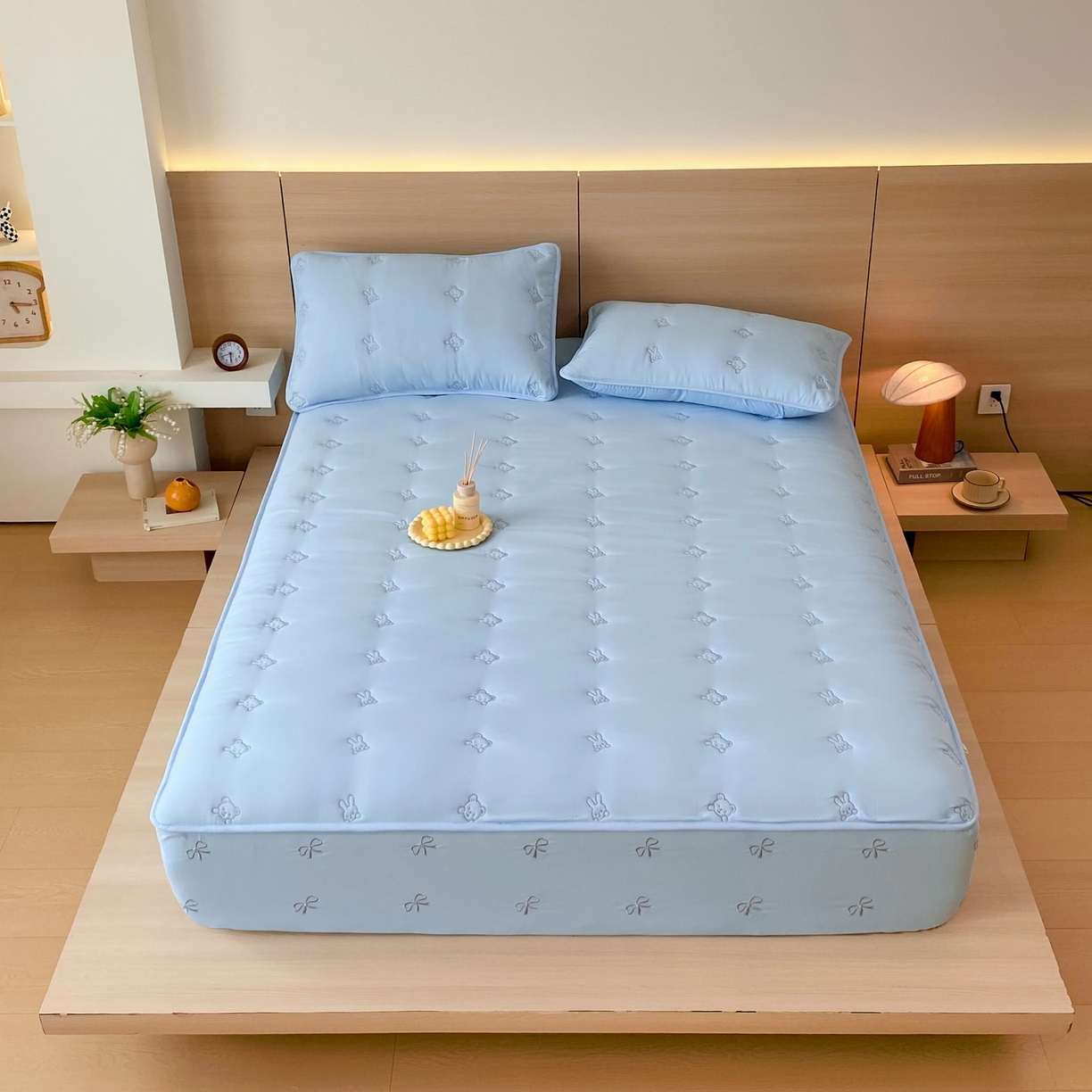 91家纺网 家纺一手货源 找家纺 尊康家纺（原磊科） 2025新款7A抗菌奶昔棉床笠-熊猫兔 熊猫兔-海蓝