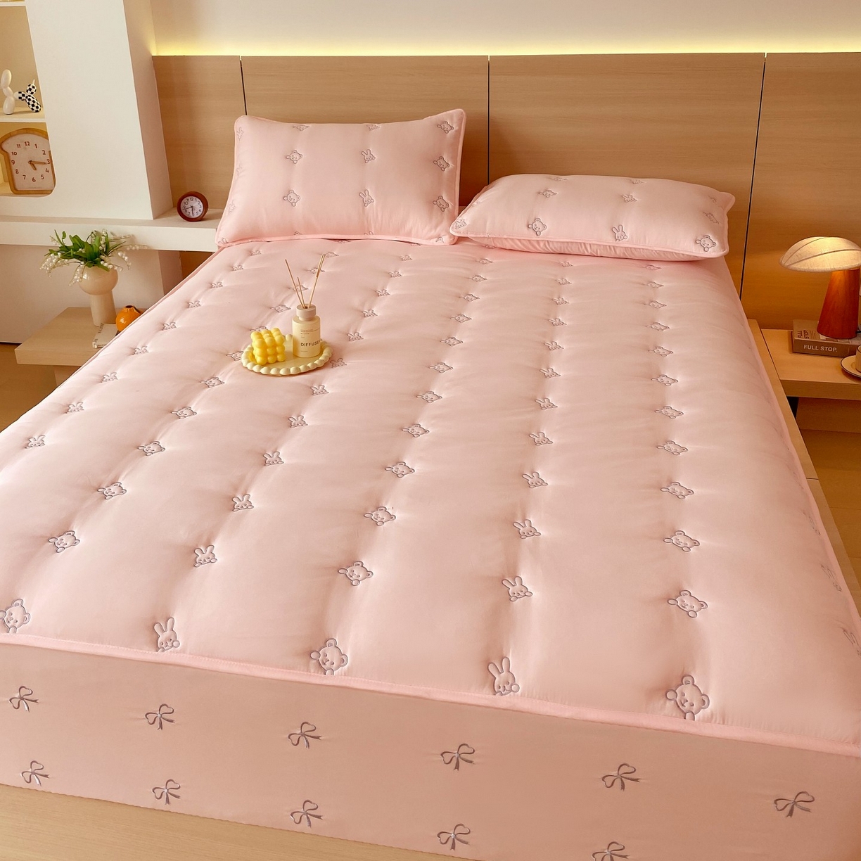 91家纺网 家纺一手货源 找家纺 （总）尊康家纺（原磊科） 2025新款7A抗菌奶昔棉床笠-熊猫兔