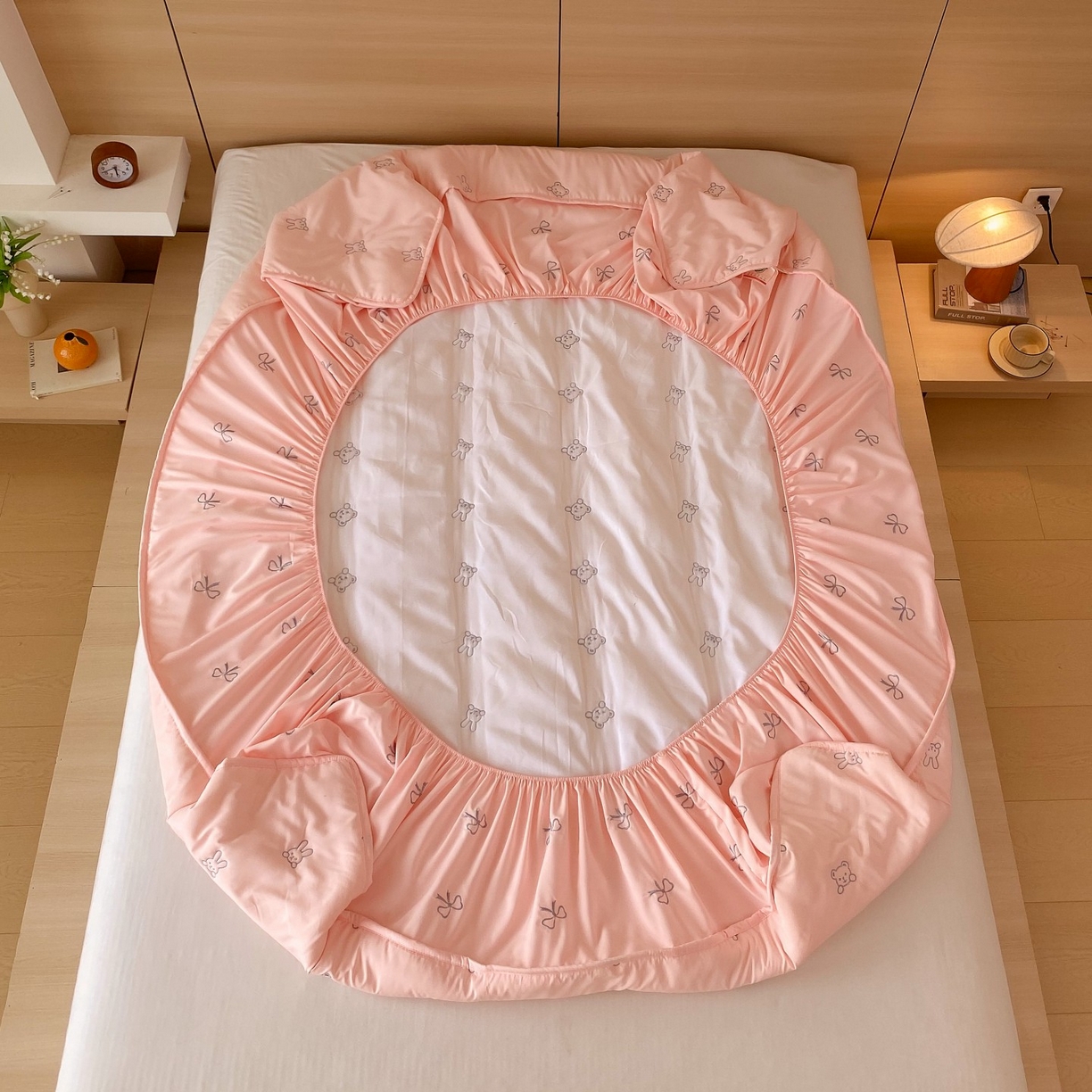 91家纺网 家纺一手货源 找家纺 尊康家纺（原磊科） 2025新款7A抗菌奶昔棉床笠-熊猫兔 熊猫兔-粉