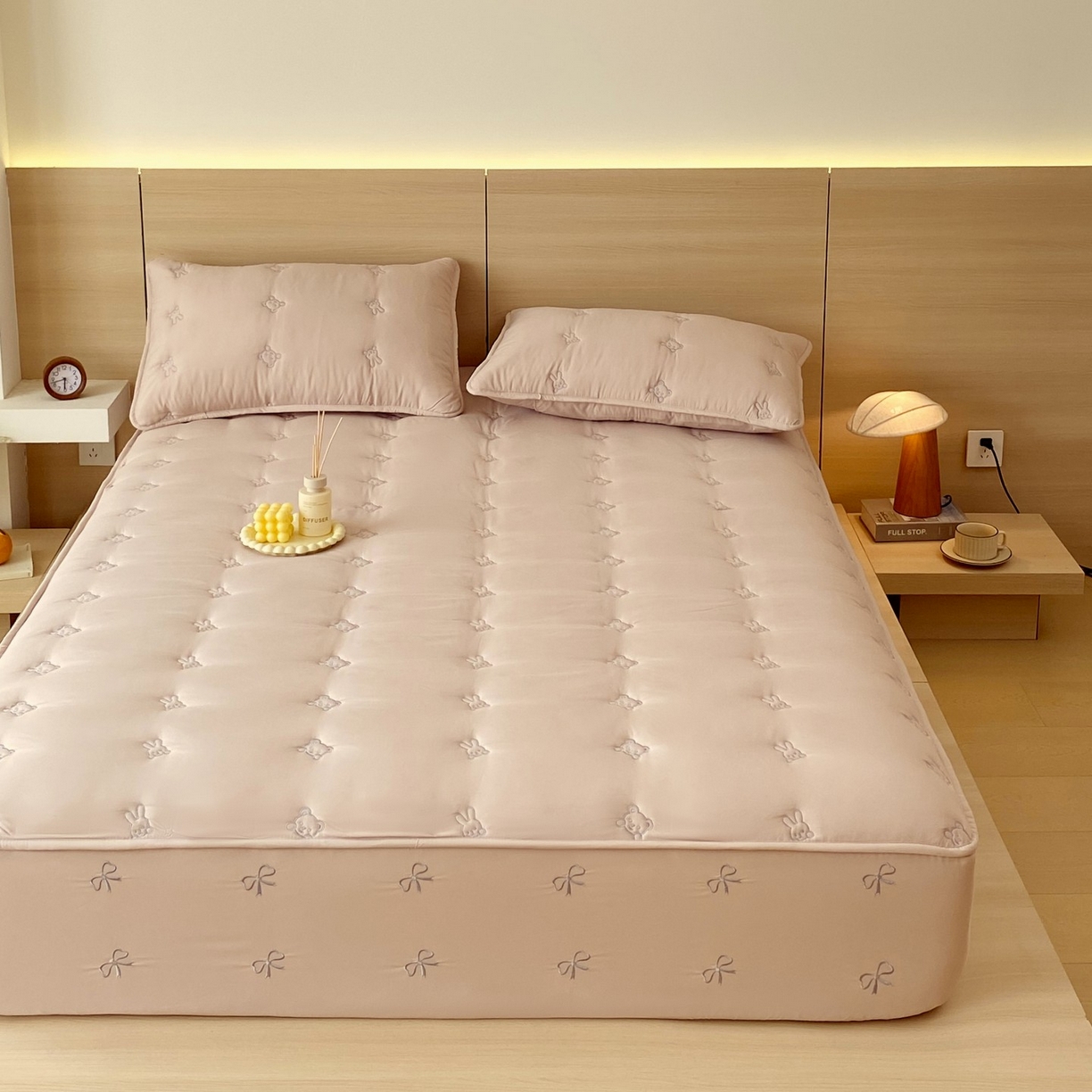 91家纺网 家纺一手货源 找家纺 尊康家纺（原磊科） 2025新款7A抗菌奶昔棉床笠-熊猫兔 熊猫兔-米咖