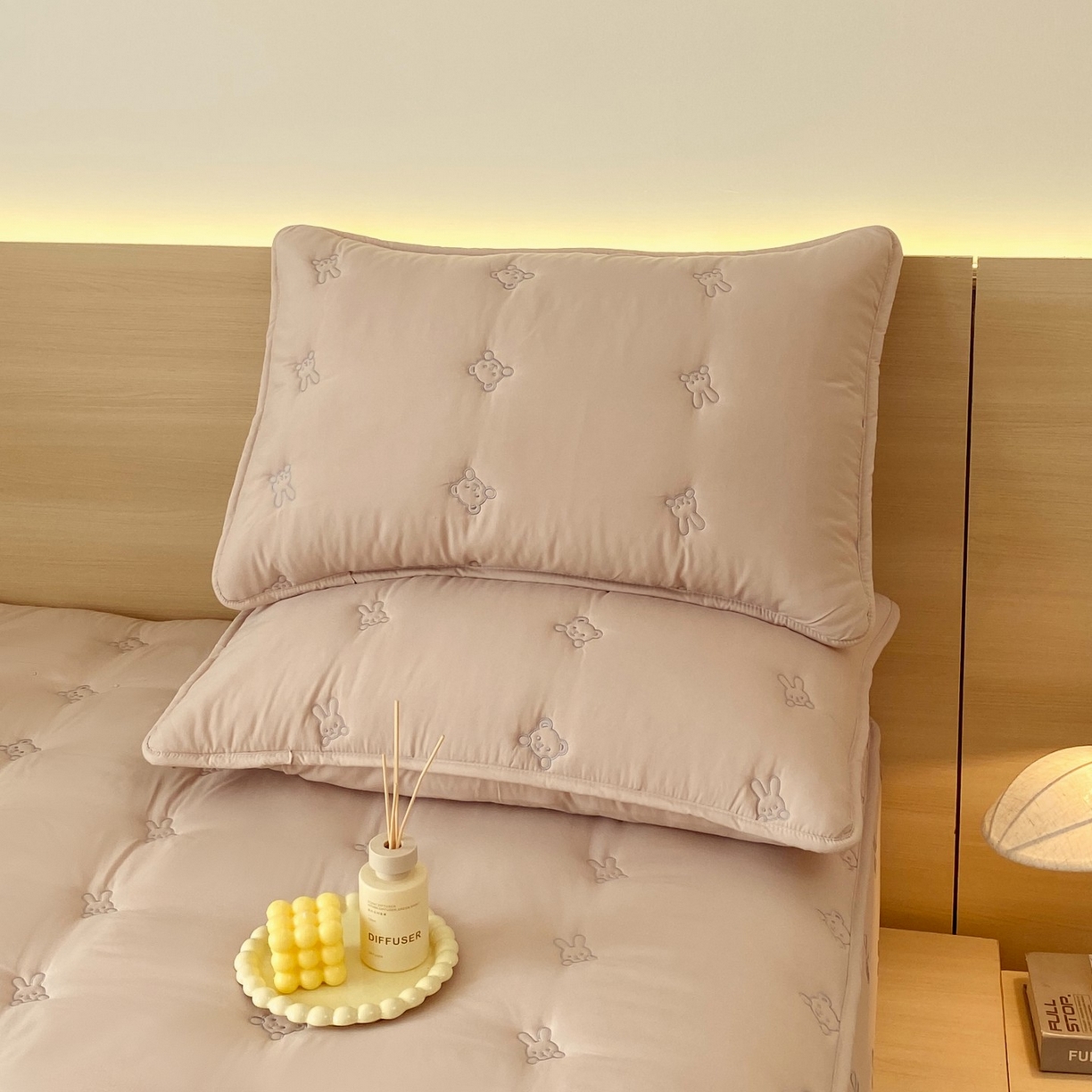 91家纺网 家纺一手货源 找家纺 尊康家纺（原磊科） 2025新款7A抗菌奶昔棉床笠-熊猫兔 熊猫兔-米咖