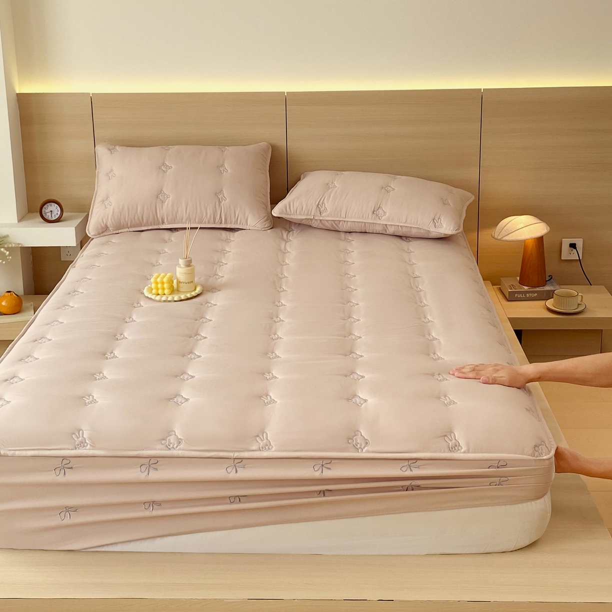 91家纺网 家纺一手货源 找家纺 尊康家纺（原磊科） 2025新款7A抗菌奶昔棉床笠-熊猫兔 熊猫兔-米咖