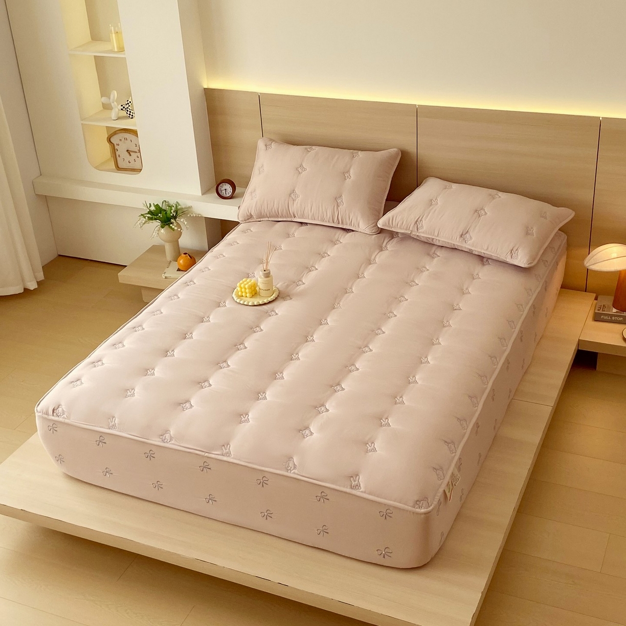 91家纺网 家纺一手货源 找家纺 尊康家纺（原磊科） 2025新款7A抗菌奶昔棉床笠-熊猫兔 熊猫兔-米咖