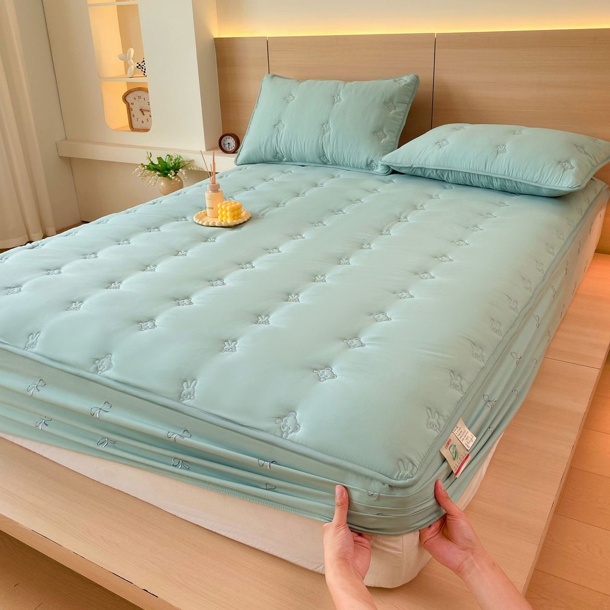 91家纺网 家纺一手货源 找家纺 尊康家纺（原磊科） 2025新款7A抗菌奶昔棉床笠-熊猫兔 熊猫兔-绿