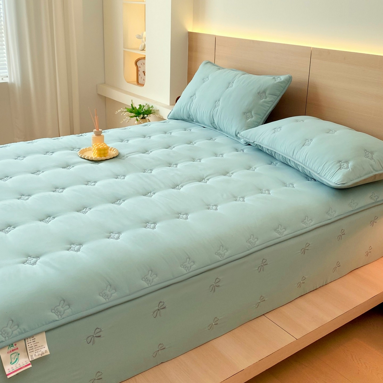 91家纺网 家纺一手货源 找家纺 尊康家纺（原磊科） 2025新款7A抗菌奶昔棉床笠-熊猫兔 熊猫兔-绿