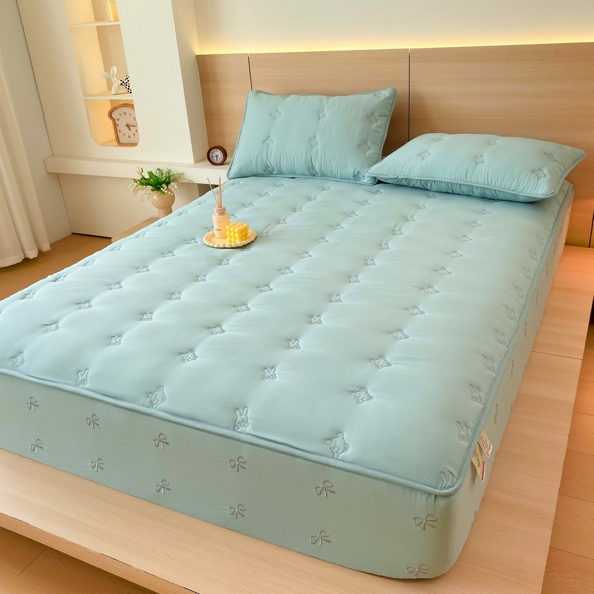 91家纺网 家纺一手货源 找家纺 尊康家纺（原磊科） 2025新款7A抗菌奶昔棉床笠-熊猫兔 熊猫兔-绿