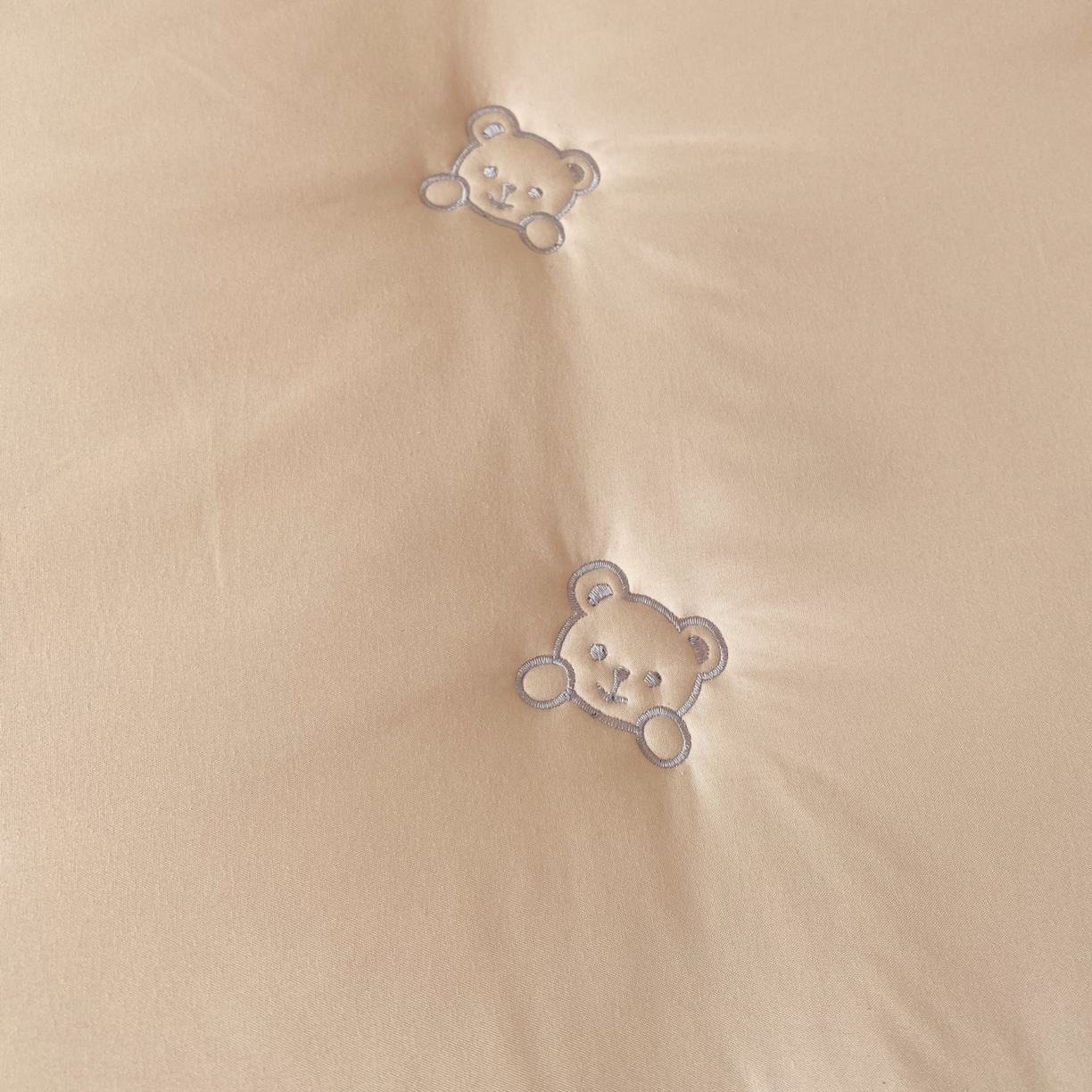 91家纺网 家纺一手货源 找家纺 尊康家纺（原磊科） 2025新款7A抗菌奶昔棉床笠-熊猫兔 熊猫兔-米咖