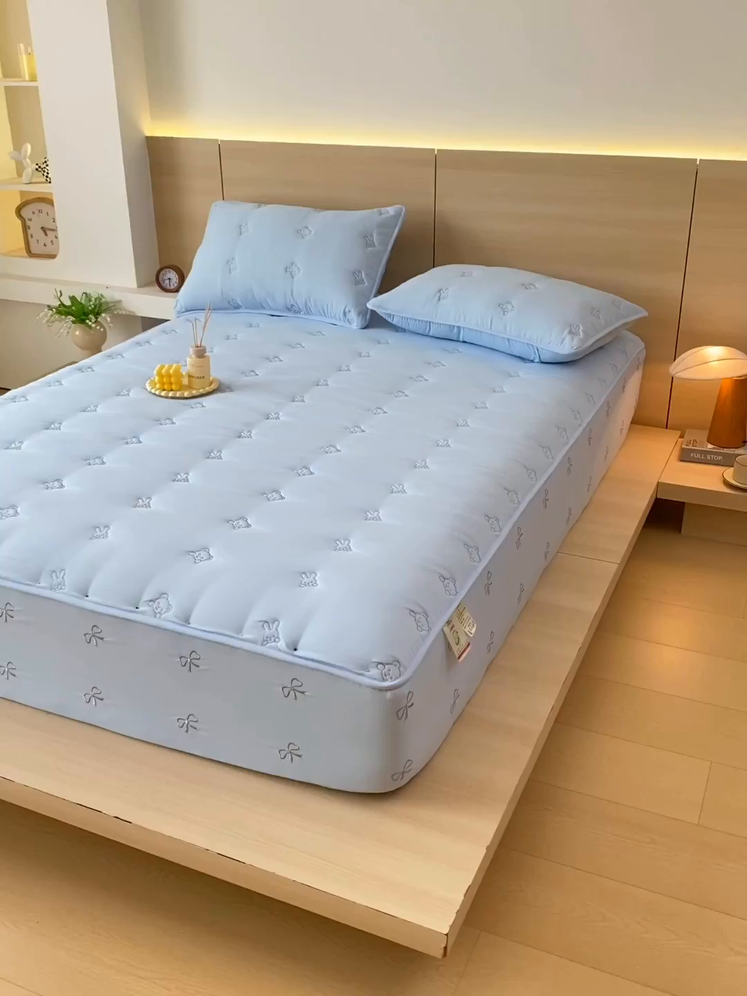 91家纺网 家纺一手货源 找家纺 尊康家纺（原磊科） 2025新款7A抗菌奶昔棉床笠-熊猫兔 熊猫兔-海蓝