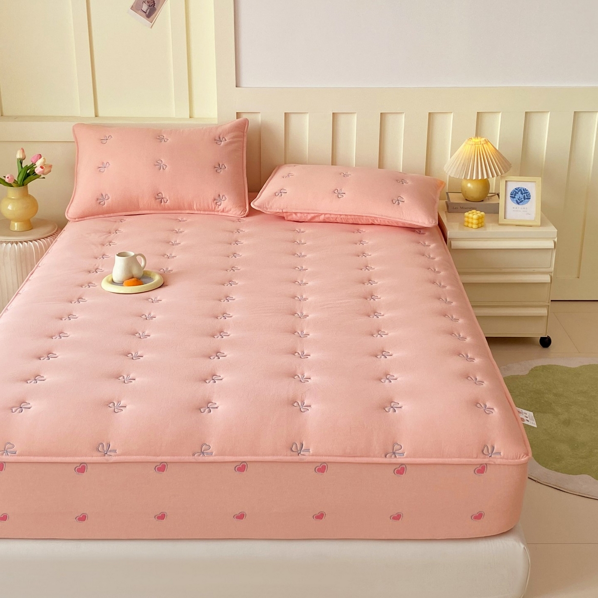 91家纺网 家纺一手货源 找家纺 尊康家纺（原磊科） 2025新款7A抗菌全棉色织水洗棉大豆棉填充床笠-同心结 同心结-粉玉