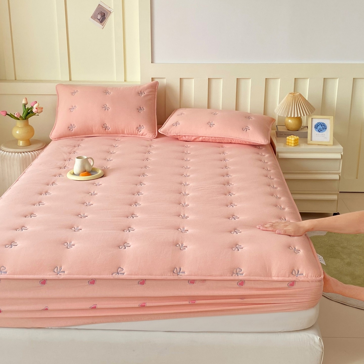 91家纺网 家纺一手货源 找家纺 尊康家纺（原磊科） 2025新款7A抗菌全棉色织水洗棉大豆棉填充床笠-同心结 同心结-粉玉