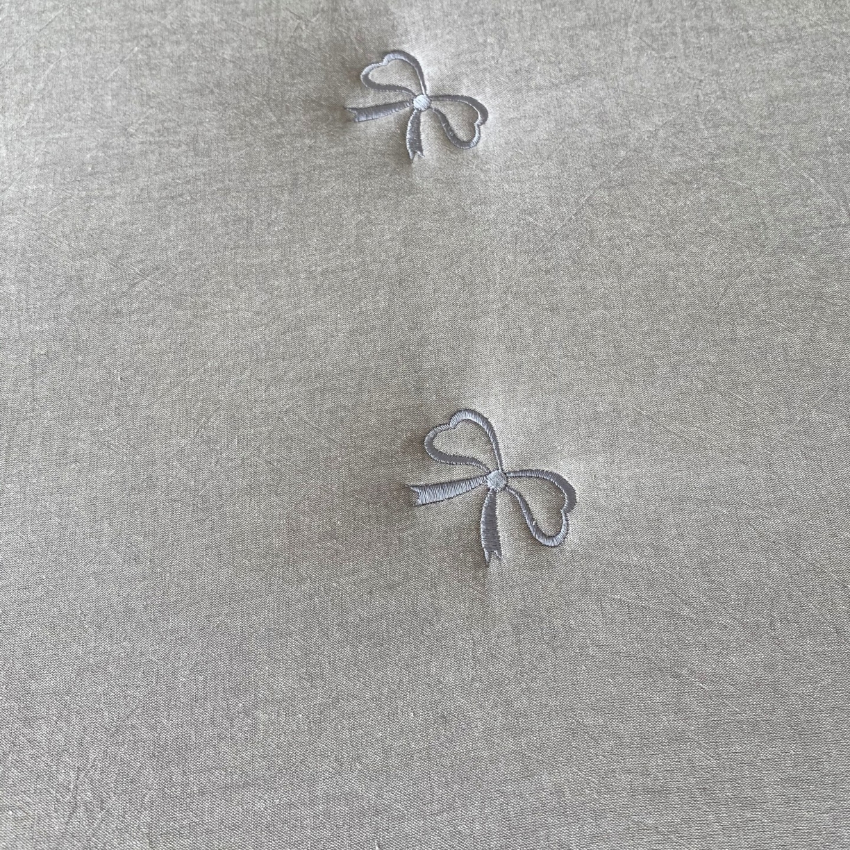 91家纺网 家纺一手货源 找家纺 尊康家纺（原磊科） 2025新款7A抗菌全棉色织水洗棉大豆棉填充床笠-同心结 同心结-绅士灰