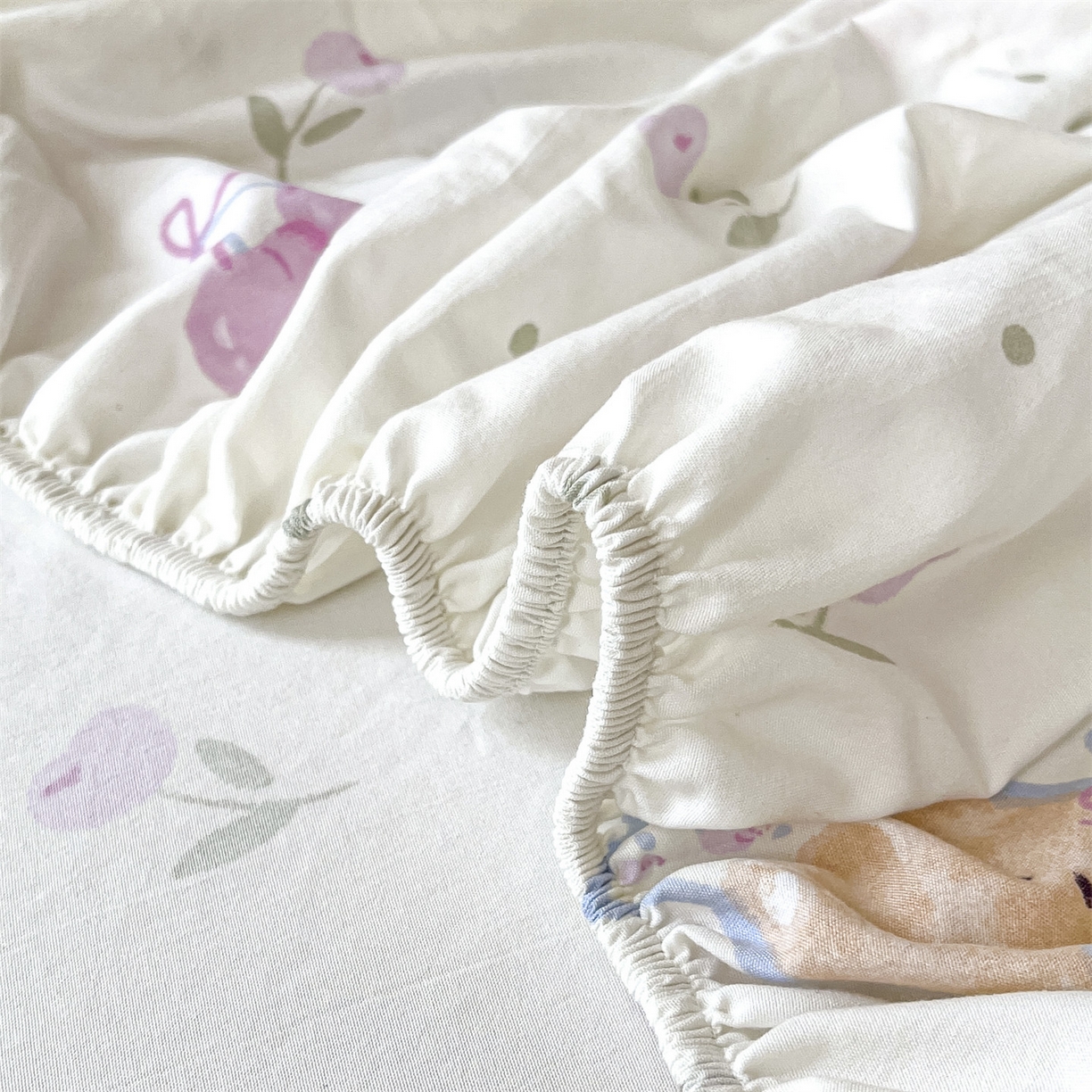 91家纺网 家纺一手货源 找家纺 盛秋家纺 2025新款A类水洗棉卡通印花床笠单品床笠单件单床笠 花满天