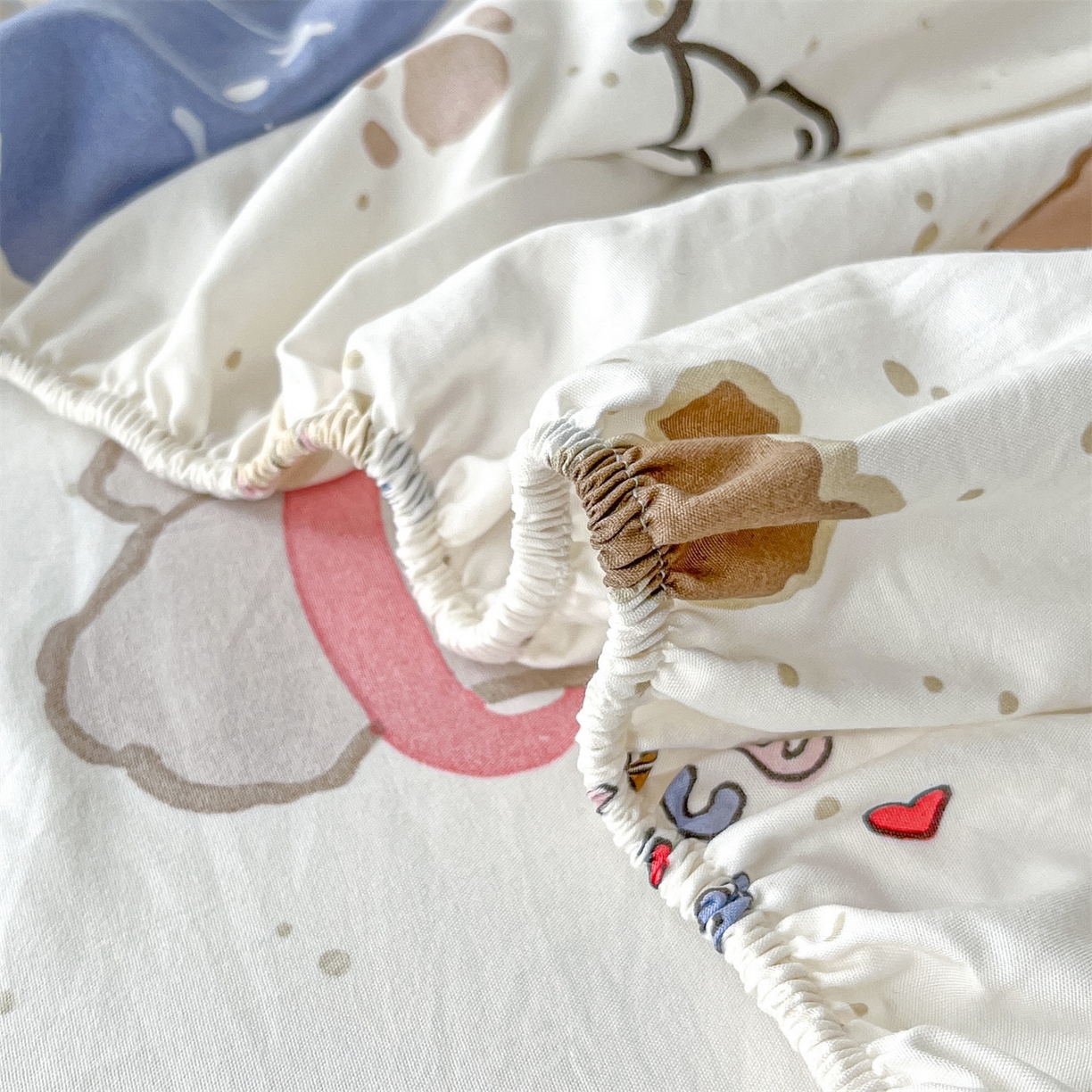 91家纺网 家纺一手货源 找家纺 盛秋家纺 2025新款A类水洗棉卡通印花床笠单品床笠单件单床笠 开心乐园