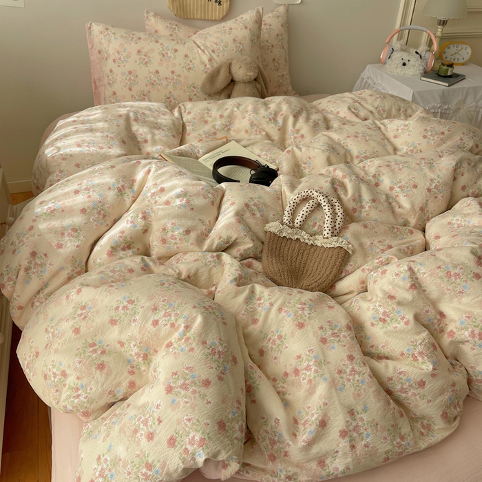 91家纺网 家纺一手货源 找家纺 贝扬思家纺 2025新款云感双层纱印花四件套 序曲-粉