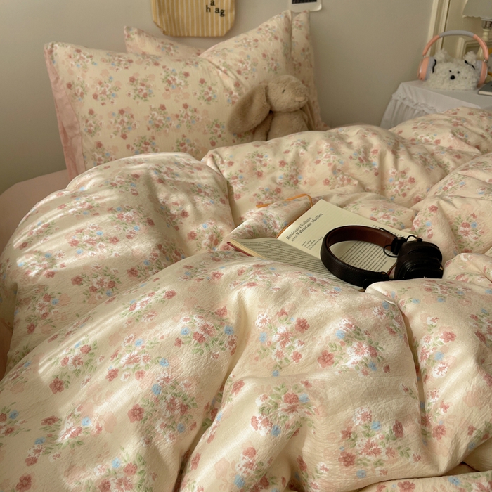 91家纺网 家纺一手货源 找家纺 贝扬思家纺 2025新款云感双层纱印花四件套 序曲-粉