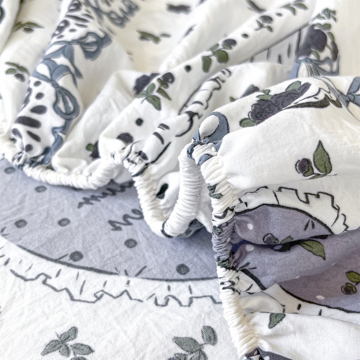 91家纺网 家纺一手货源 找家纺 盛秋家纺 2025新款A类水洗棉卡通印花床笠单品床笠单件单床笠 着迷