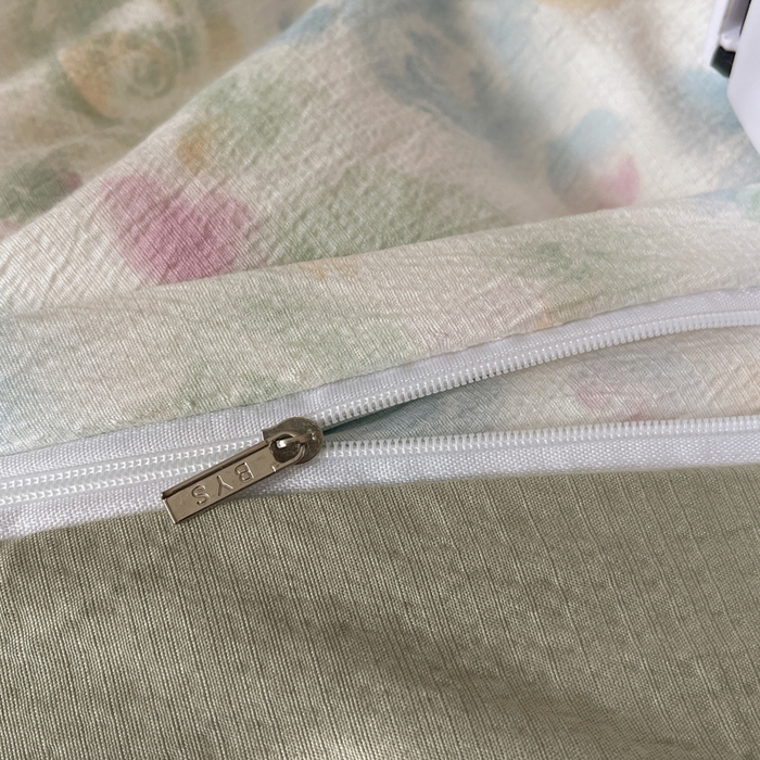 91家纺网 家纺一手货源 找家纺 贝扬思家纺 2025新款云感双层纱印花四件套 栀子花信