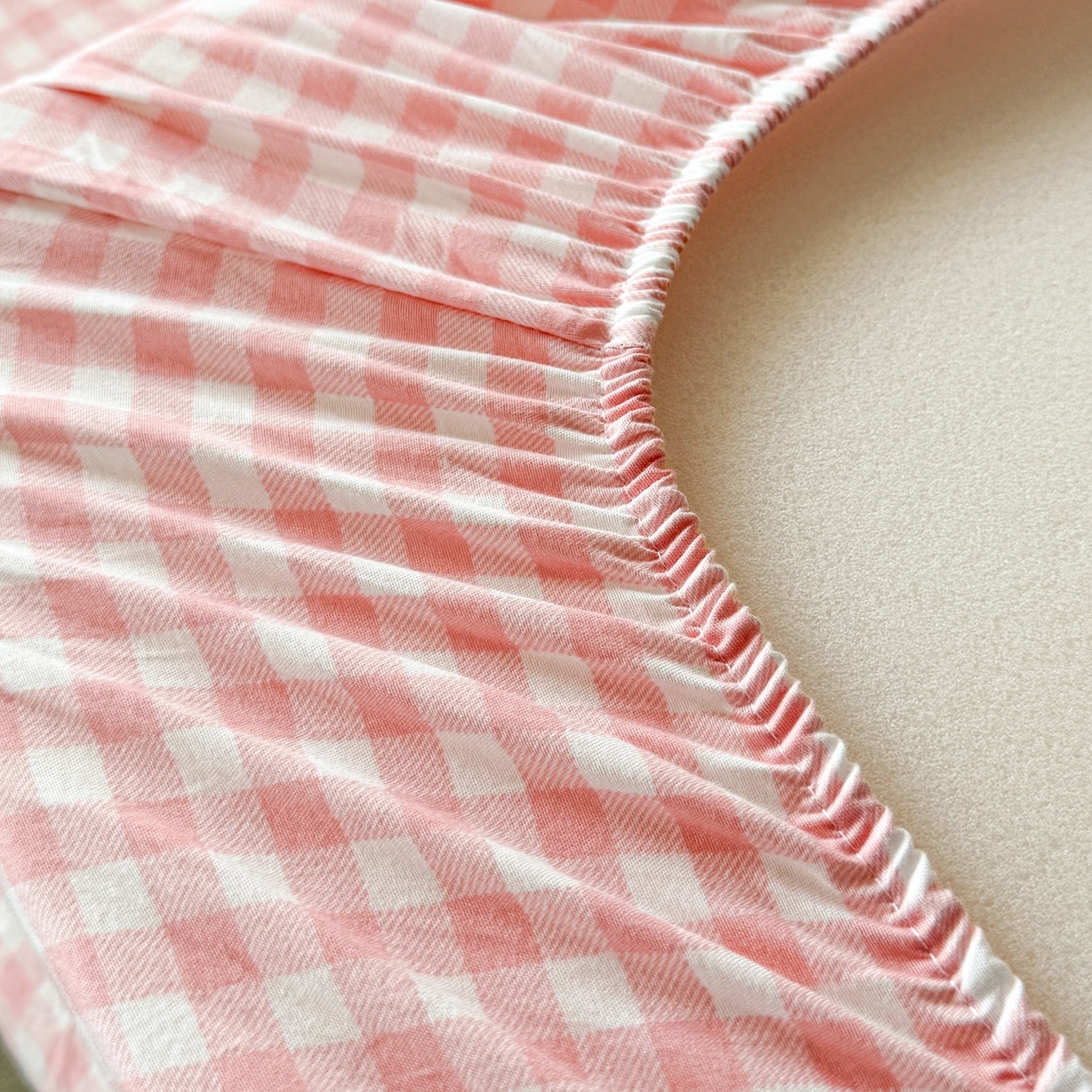 91家纺网 家纺一手货源 找家纺 盛秋家纺 2025新款A类水洗棉格子印花床笠单品床笠单件单床笠 粉小格