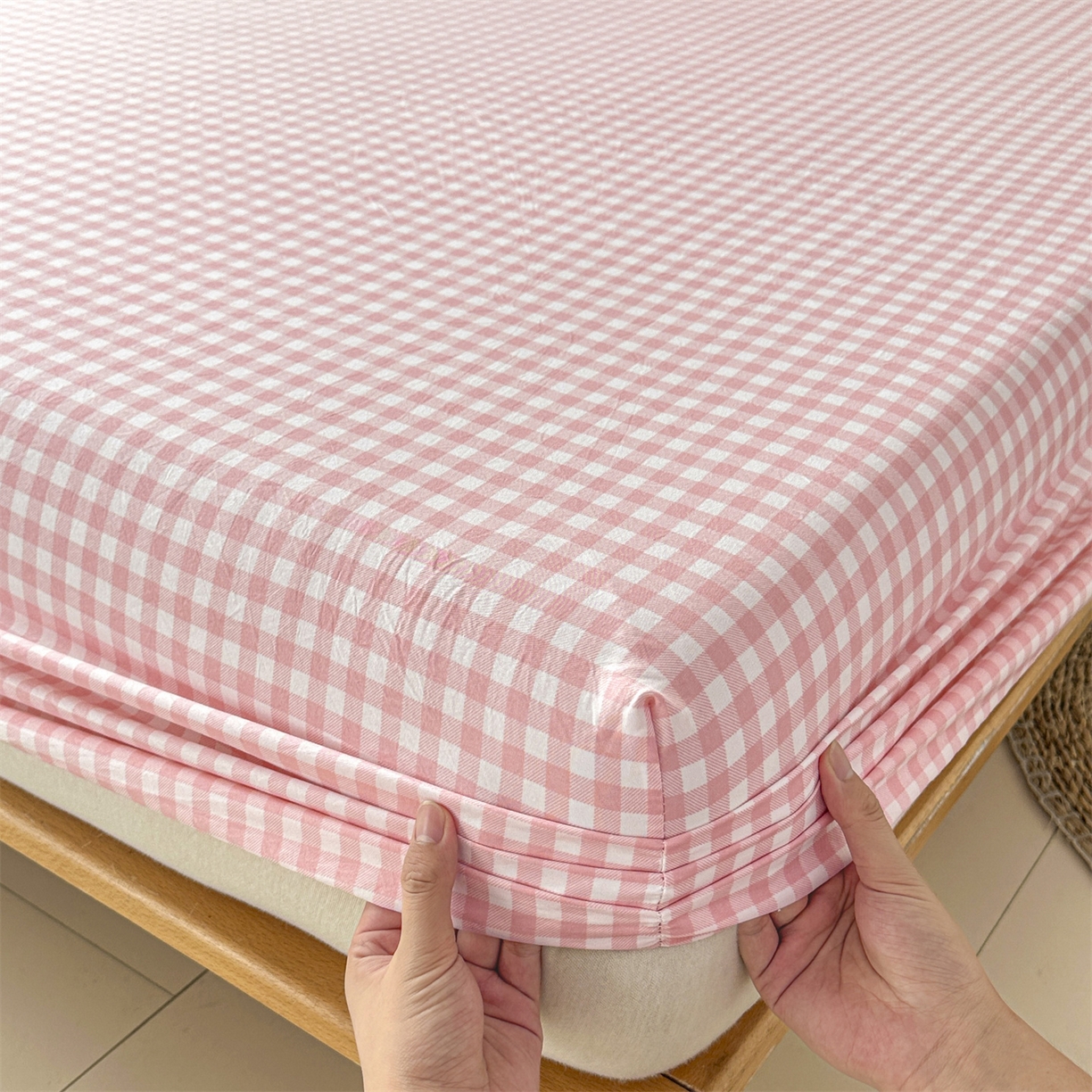 91家纺网 家纺一手货源 找家纺 盛秋家纺 2025新款A类水洗棉格子印花床笠单品床笠单件单床笠 粉小格